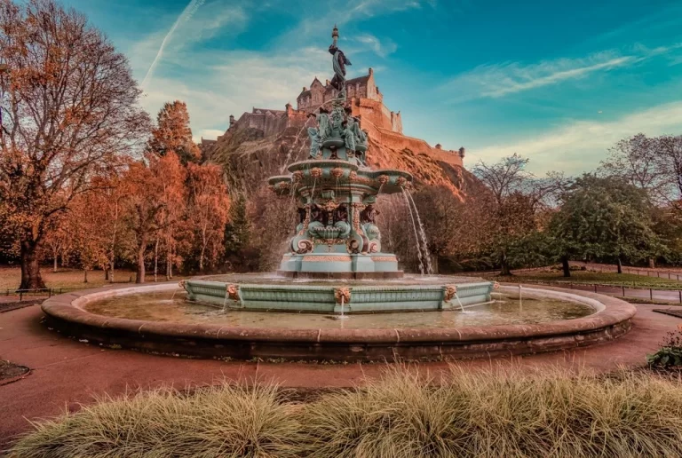 How to discover Edinburgh's landmark